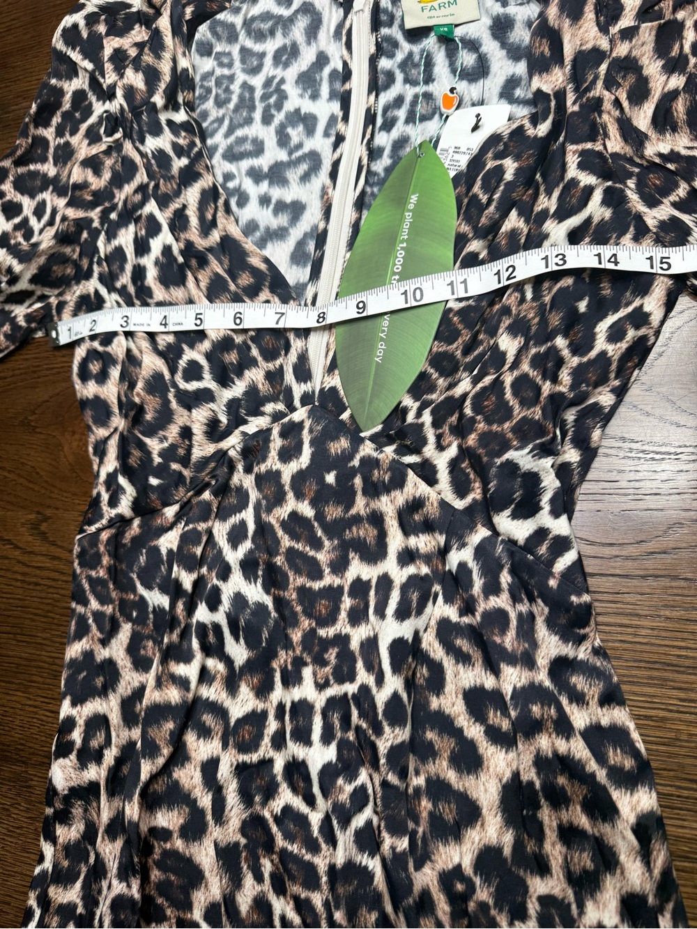 FARM Rio NWT Cheetah Animal-print satin midi dress, featuring a V-neckline XS . - Picture 11 of 14